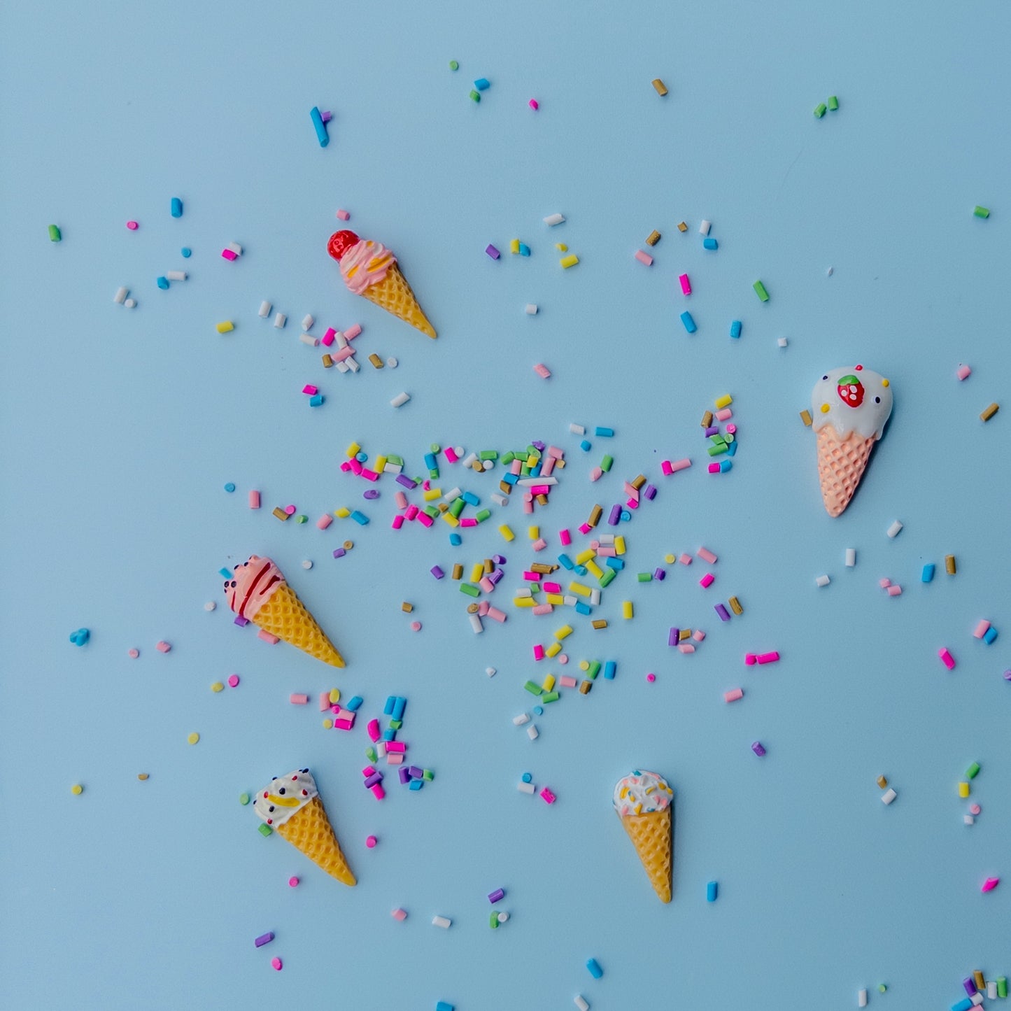 Rainbow sprinkles and ice cream charms included in Shiny Mae Original Deco Cream Kit 2025 Edition.