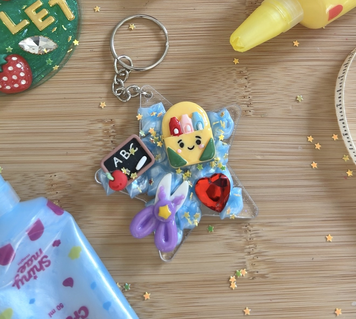 How to Decorate a Personalized Keychain with Deco Cream