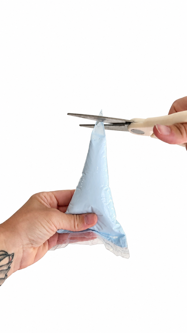 Cut about 0.5–0.6 inch from the tip of the cream bag.